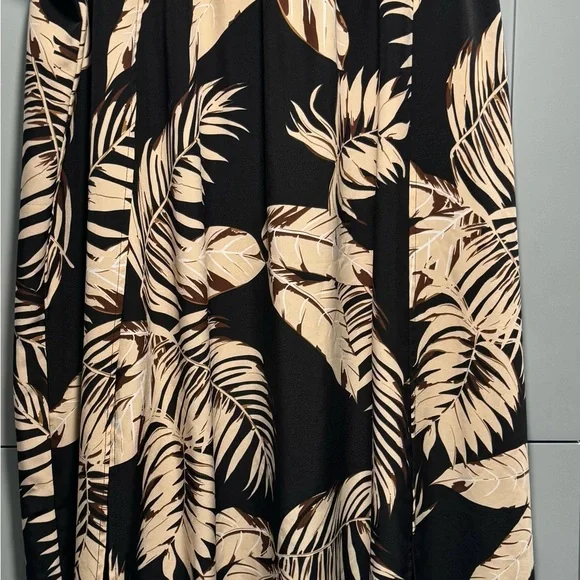 SHEIN Curve Leaf Pattern Top - Picture 8 of 8